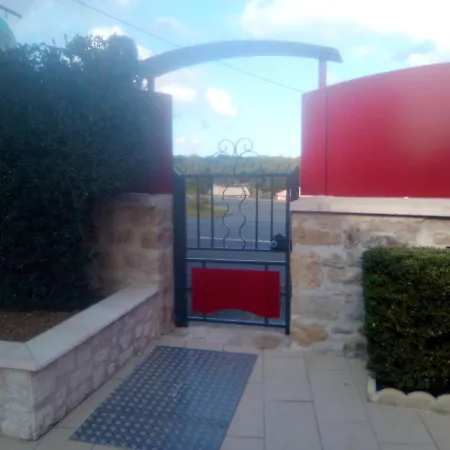 Chaleureux Avec Jacuzzi Holiday home Saint-Rabier
